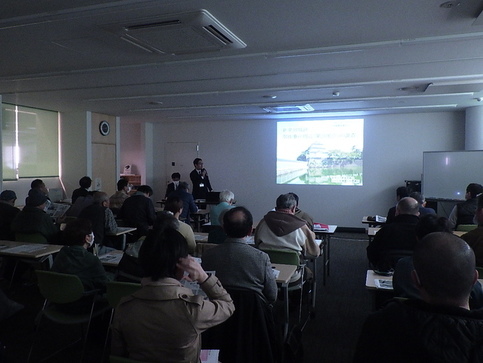 展示解説会の様子