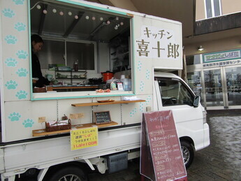 軽食販売の様子（喜十郎）